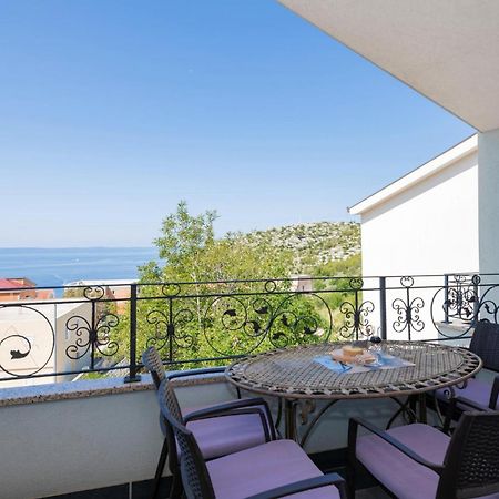 2 Bedroom Beautiful Apartment In Makarska Eksteriør billede