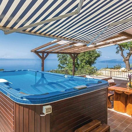 2 Bedroom Beautiful Apartment In Makarska Eksteriør billede