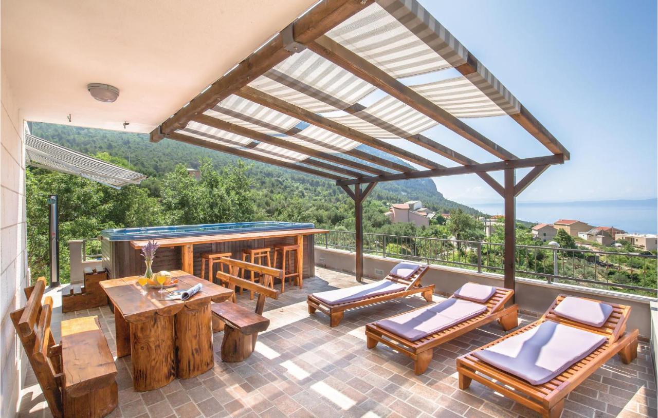 2 Bedroom Beautiful Apartment In Makarska Eksteriør billede