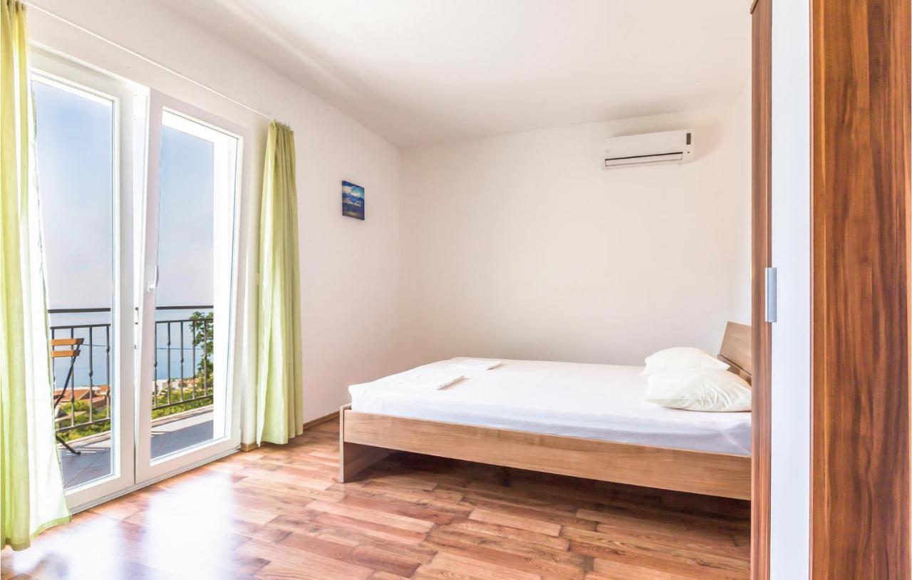2 Bedroom Beautiful Apartment In Makarska Eksteriør billede
