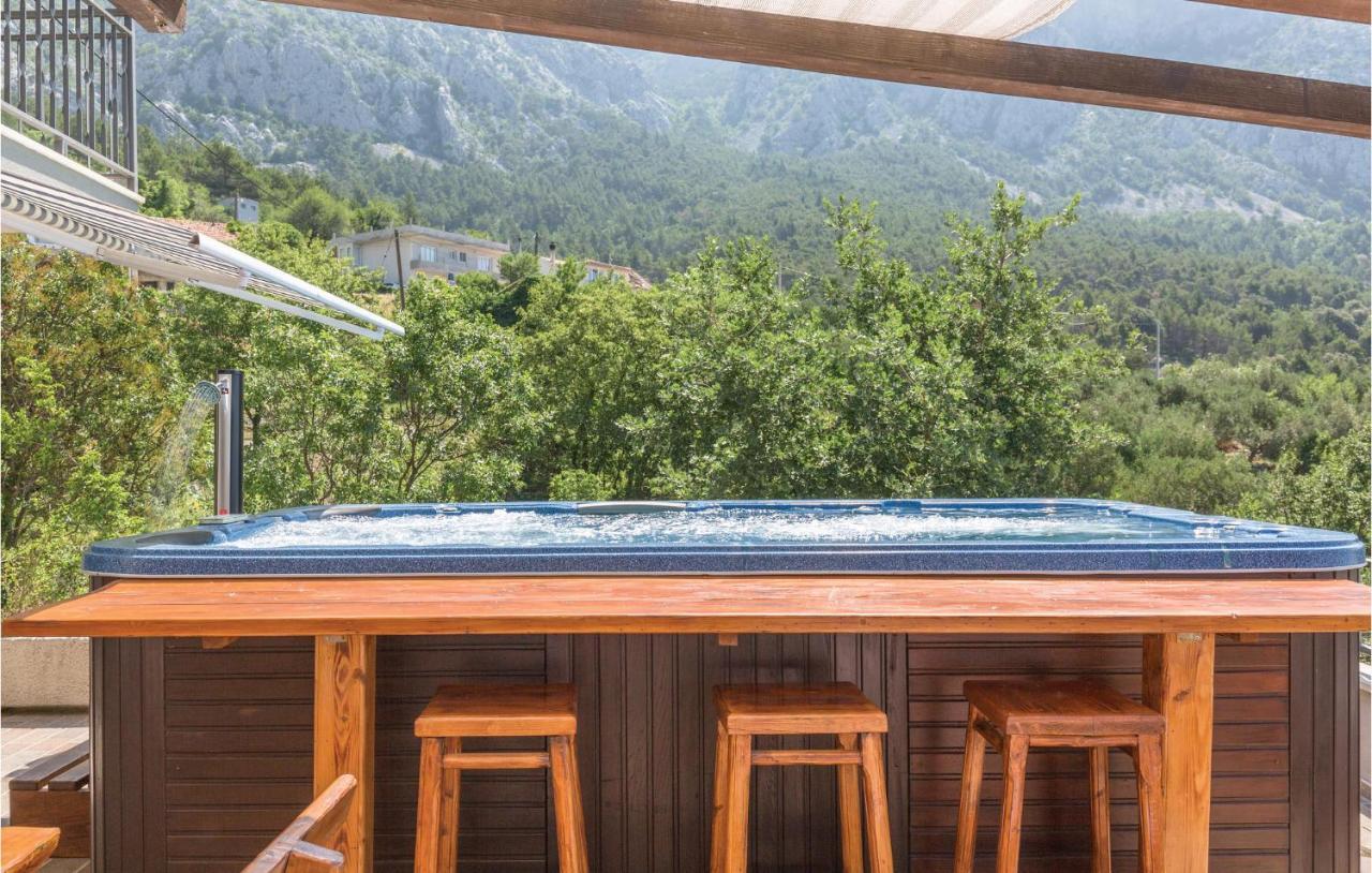 2 Bedroom Beautiful Apartment In Makarska Eksteriør billede