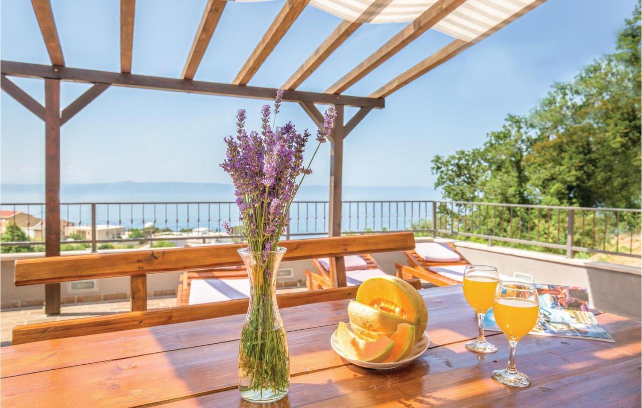 2 Bedroom Beautiful Apartment In Makarska Eksteriør billede