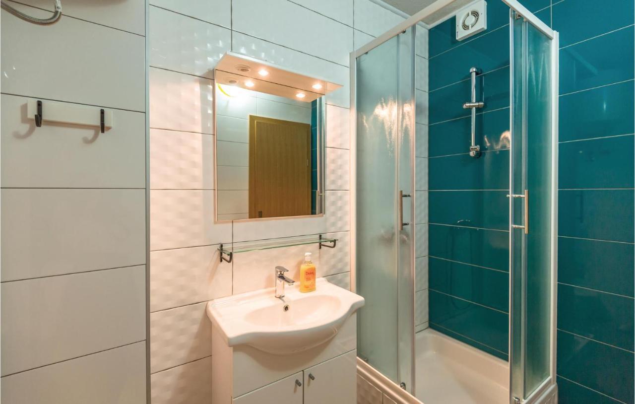 2 Bedroom Beautiful Apartment In Makarska Eksteriør billede