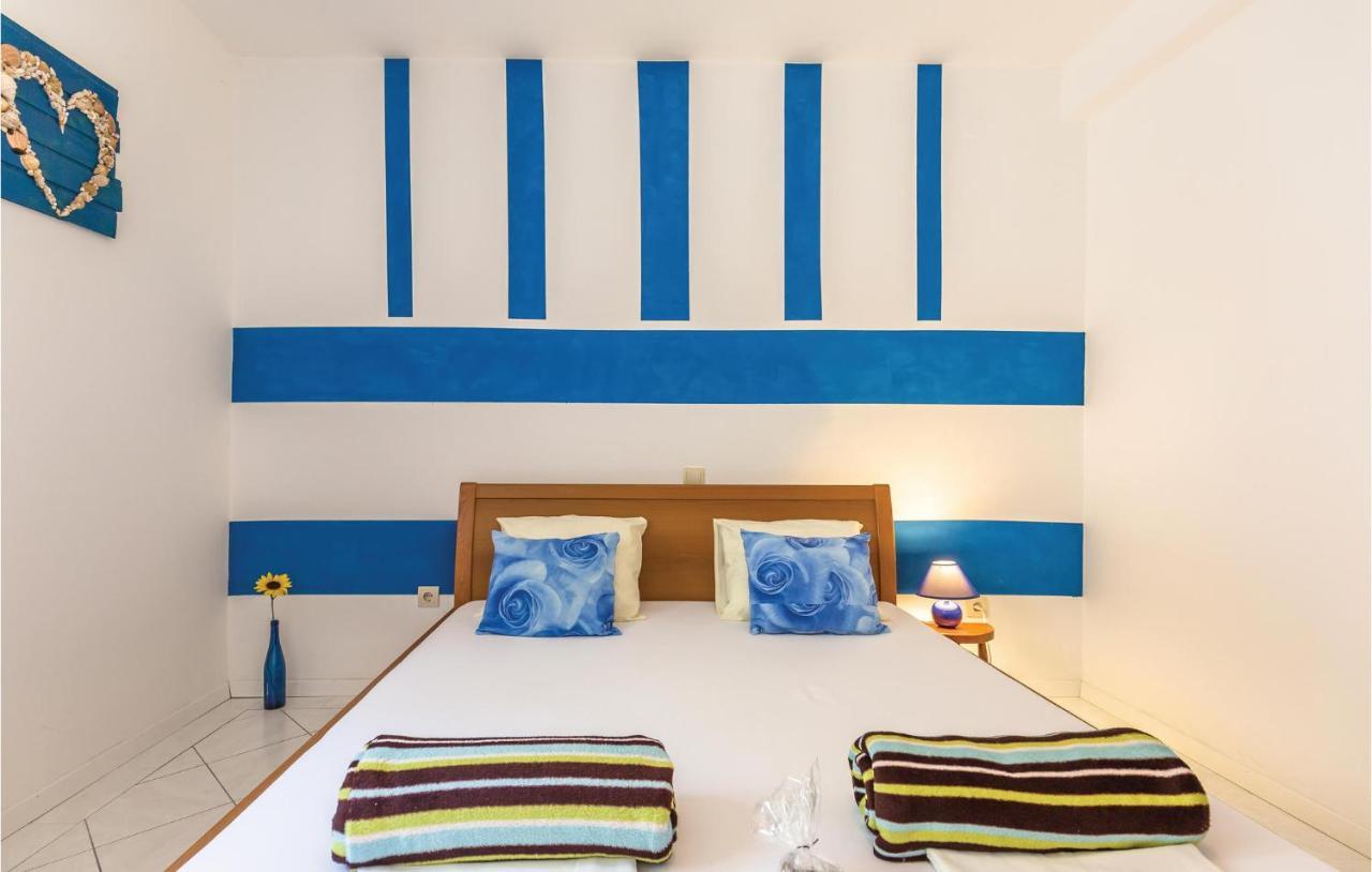 2 Bedroom Beautiful Apartment In Makarska Eksteriør billede