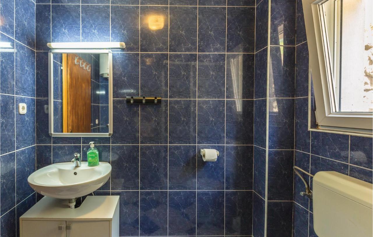 2 Bedroom Beautiful Apartment In Makarska Eksteriør billede