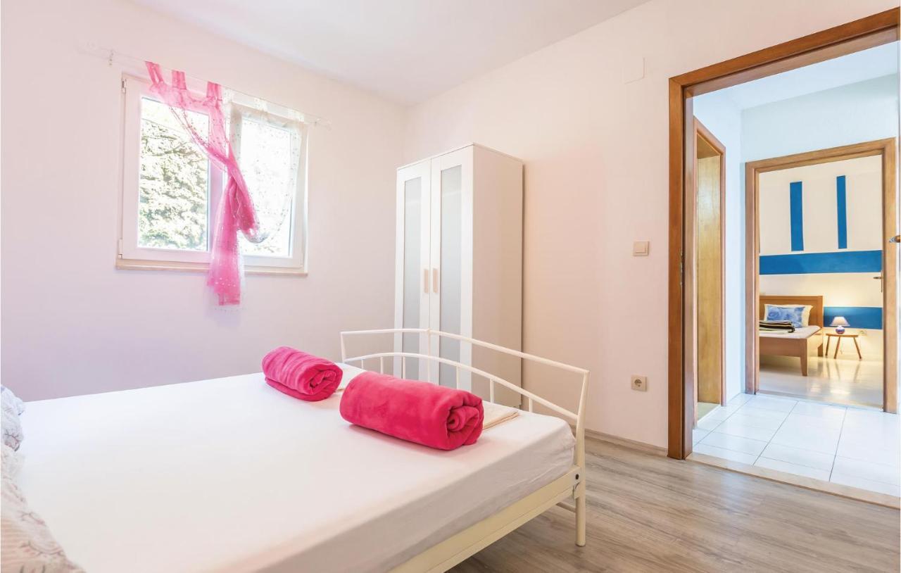 2 Bedroom Beautiful Apartment In Makarska Eksteriør billede