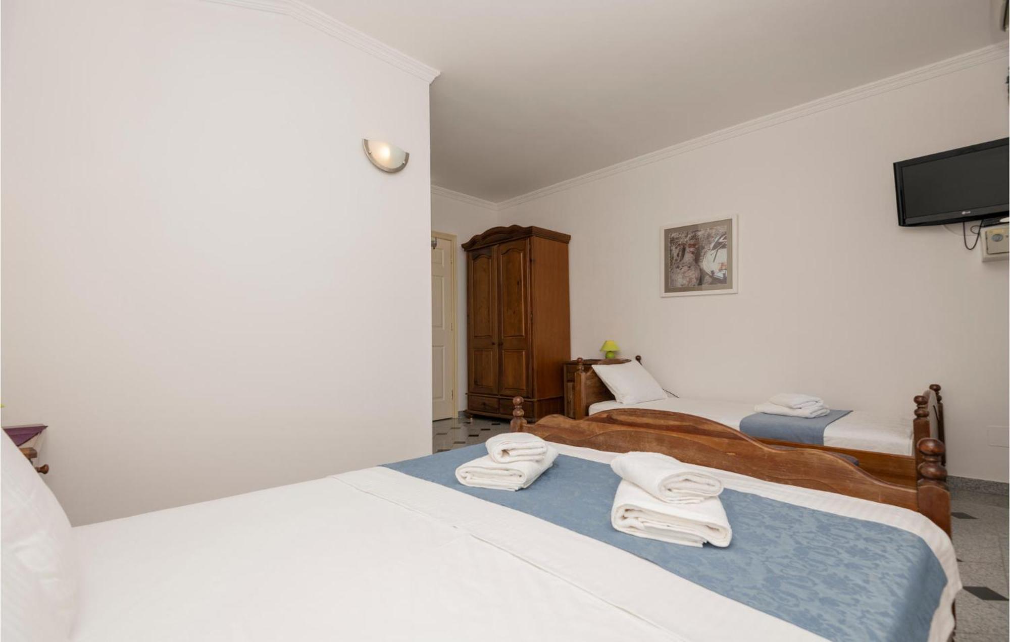 2 Bedroom Beautiful Apartment In Makarska Eksteriør billede
