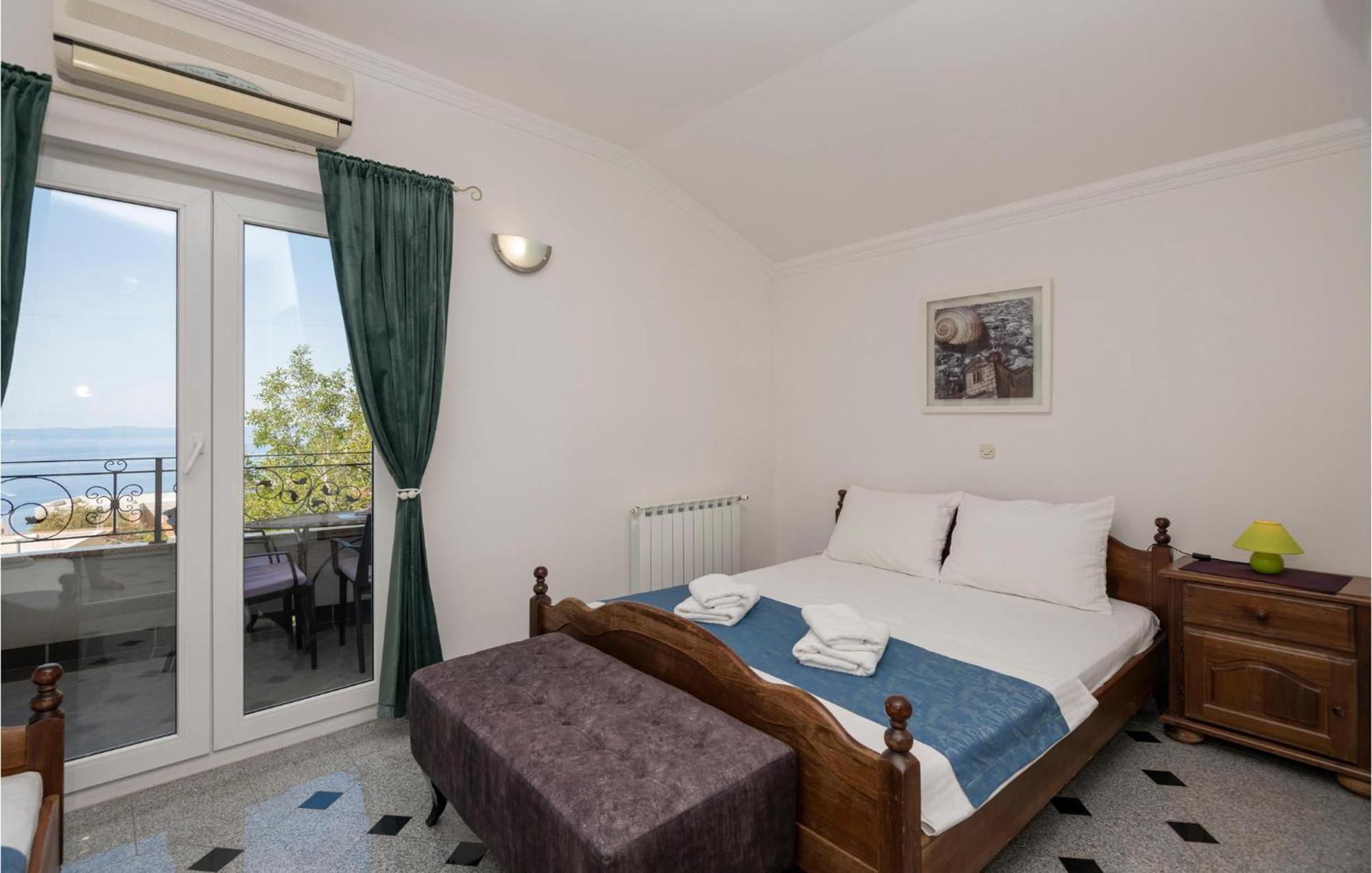 2 Bedroom Beautiful Apartment In Makarska Eksteriør billede