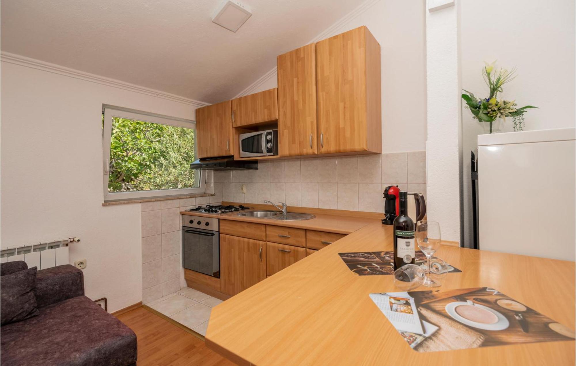 2 Bedroom Beautiful Apartment In Makarska Eksteriør billede