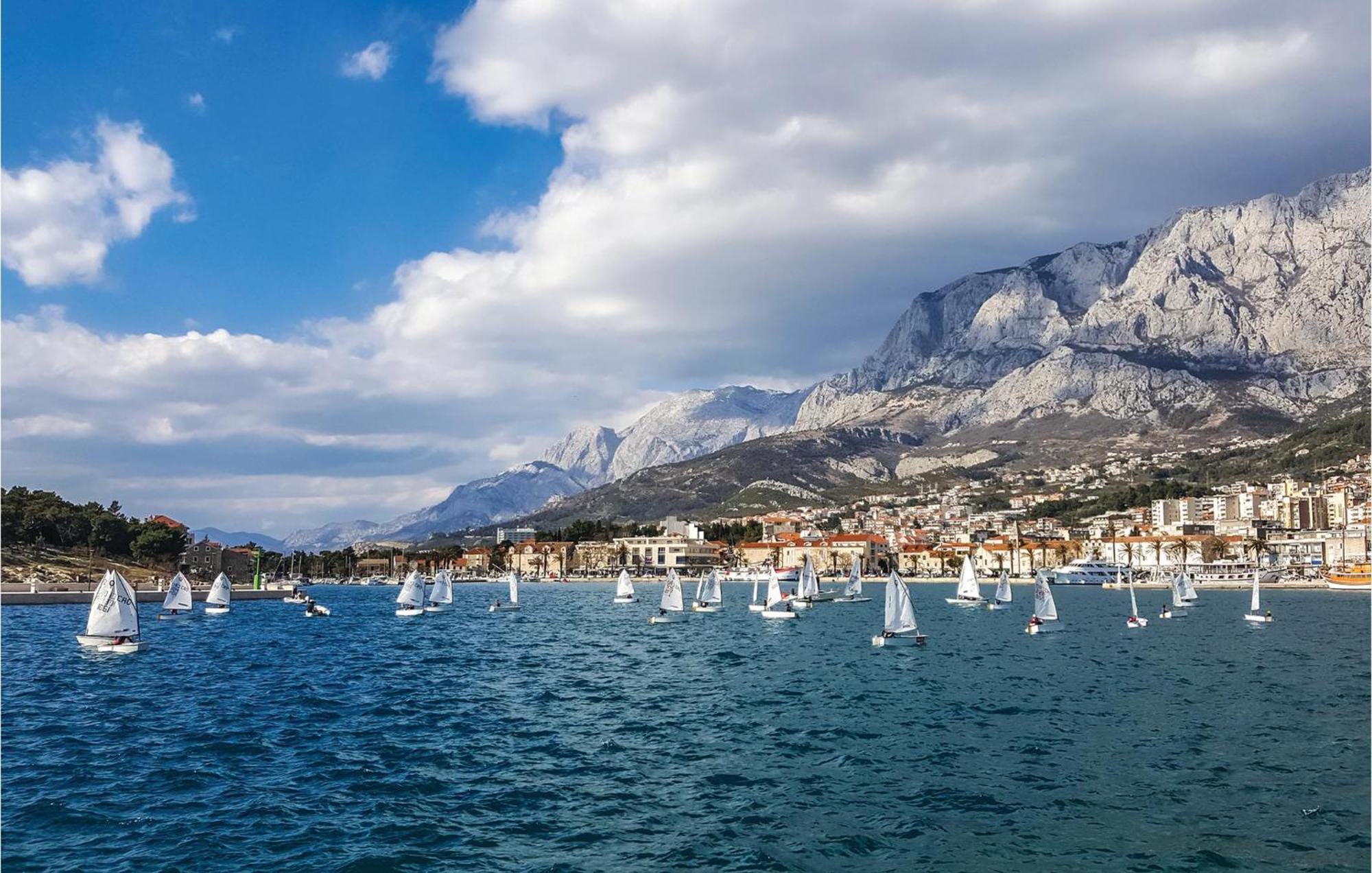 2 Bedroom Beautiful Apartment In Makarska Eksteriør billede