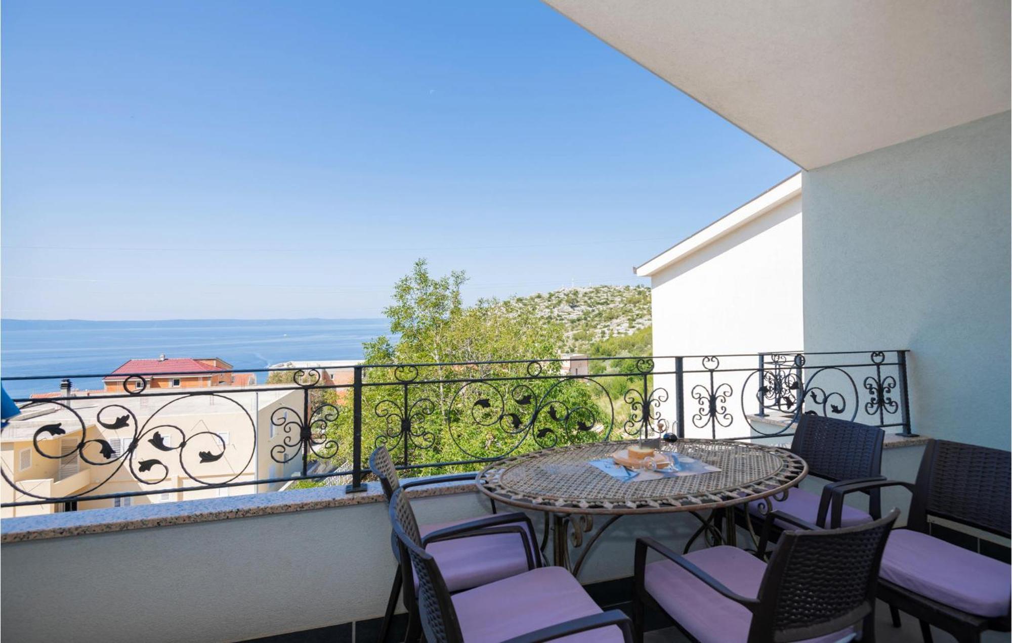 2 Bedroom Beautiful Apartment In Makarska Eksteriør billede